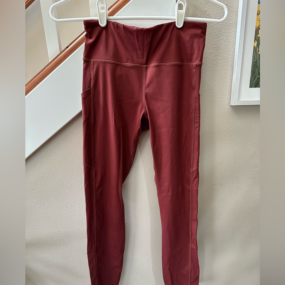 Vuori Women’s Stride Burgundy Active Leggings in Small